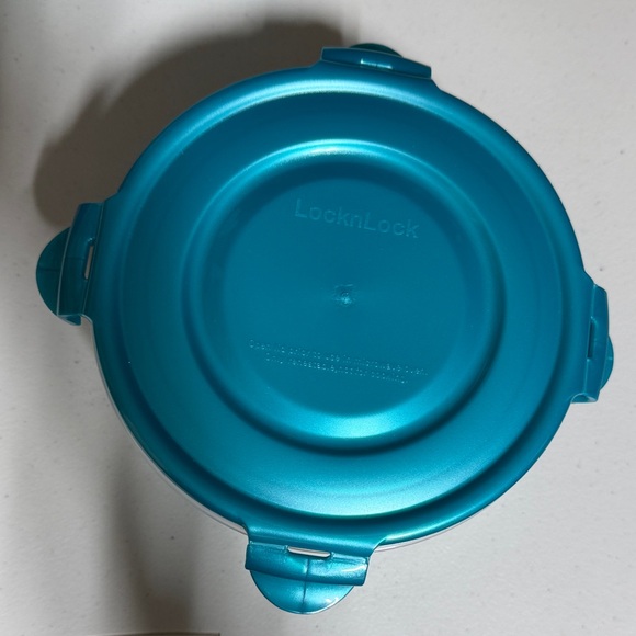 Kitchen | Locknlock Blue Round Container New | Poshmark